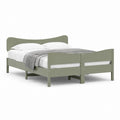 Letto matrimoniale con struttura verde salvia in legno massello di pino 140 x 200 cm